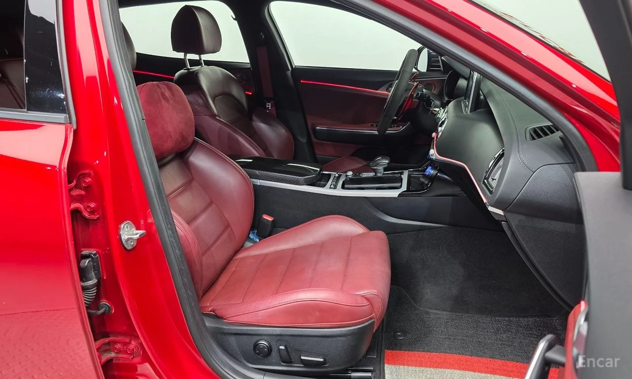 Kia Stinger 3.3* GT* AWD* DISTRONIC* 360* ПОДГРЕВ* ОБДУХВАНЕ* , снимка 9 - Автомобили и джипове - 55786347