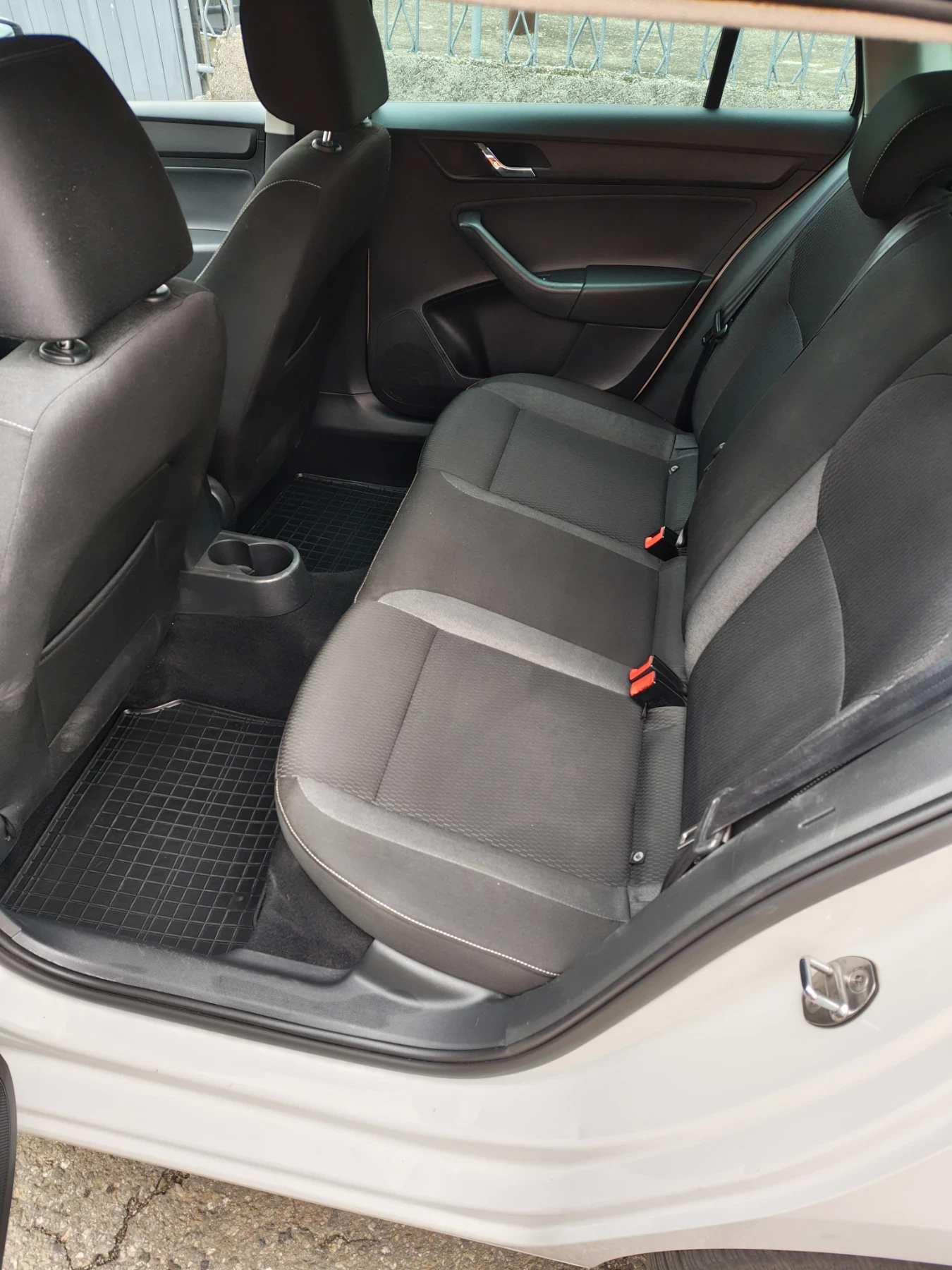 Skoda Rapid, снимка 9 - Автомобили и джипове - 56553380