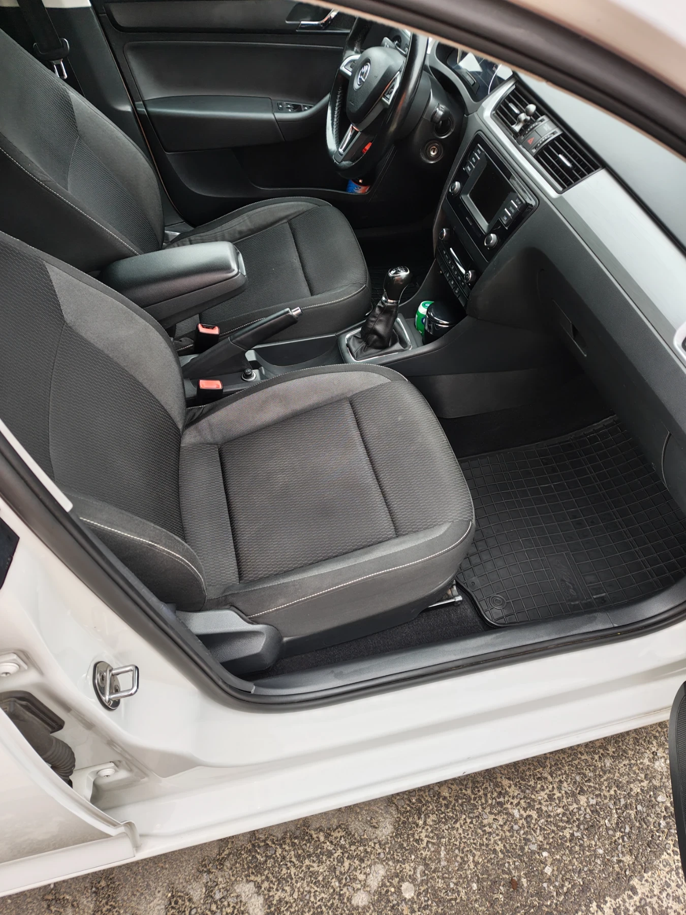 Skoda Rapid, снимка 8 - Автомобили и джипове - 56553380