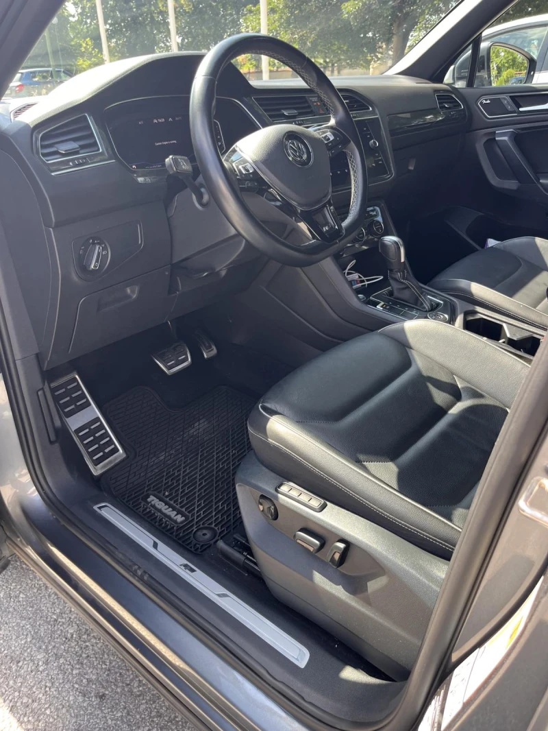 VW Tiguan 7 местен / 2.0, снимка 10 - Автомобили и джипове - 52391930