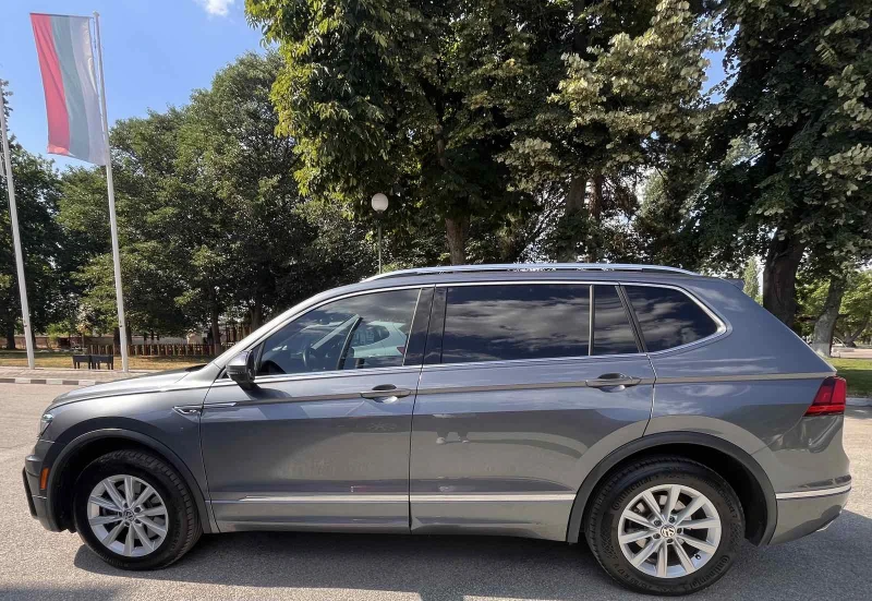 VW Tiguan 7 местен / 2.0, снимка 3 - Автомобили и джипове - 52391930