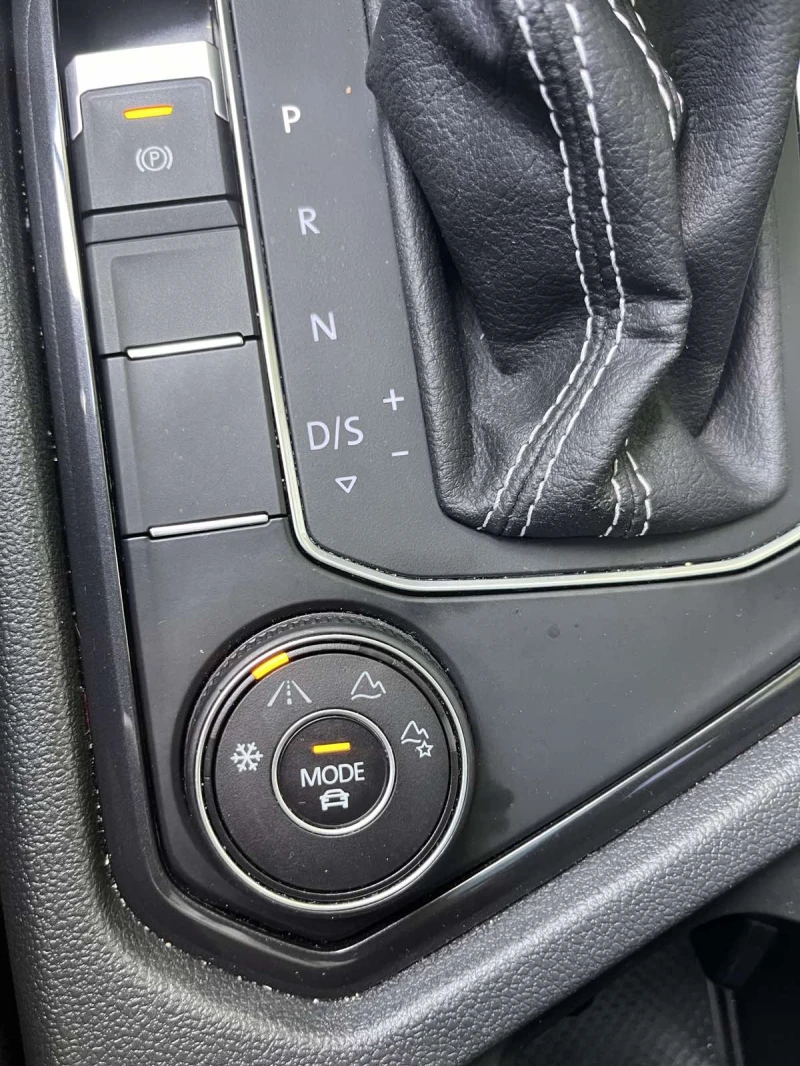 VW Tiguan 7 местен / 2.0, снимка 7 - Автомобили и джипове - 52391930