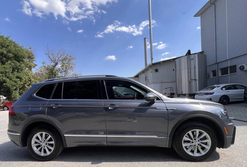 VW Tiguan 7 местен / 2.0, снимка 2 - Автомобили и джипове - 52391930