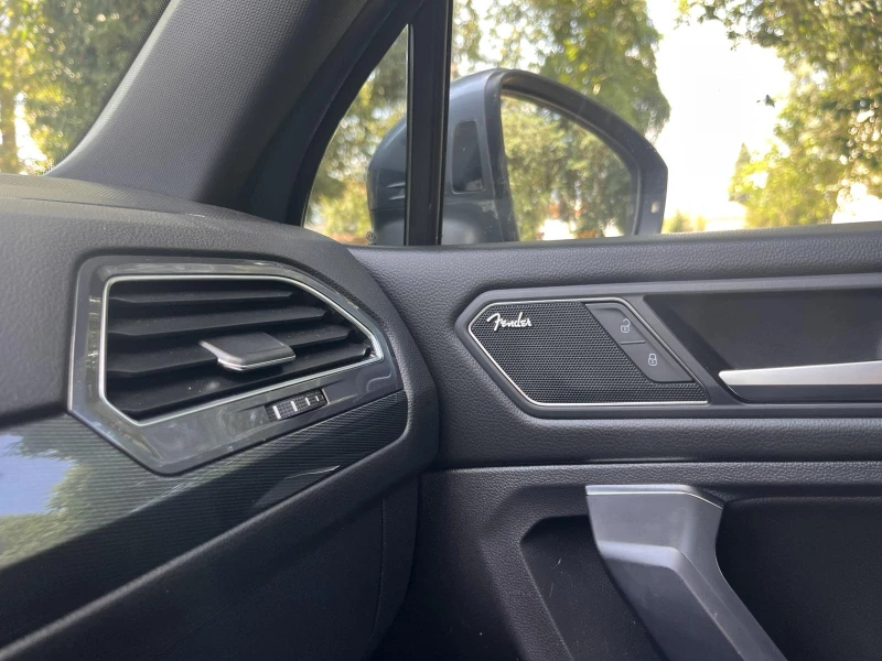 VW Tiguan 7 местен / 2.0, снимка 8 - Автомобили и джипове - 52391930
