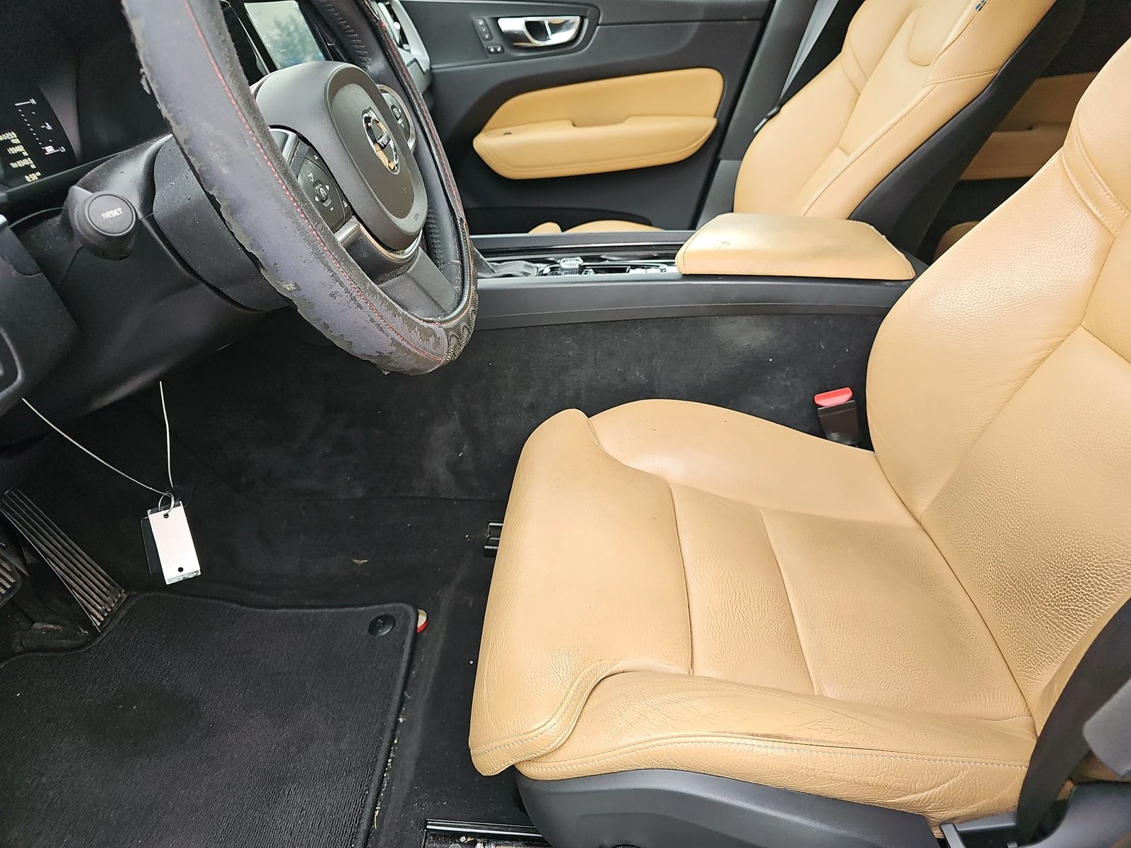 Volvo XC60 T5 Momentum/Adaptive Cruise/Keyless/Lane Departure - изображение 7