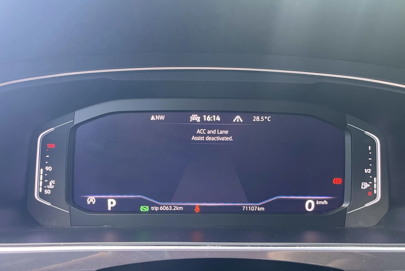 VW Tiguan 7 местен / 2.0 - изображение 5