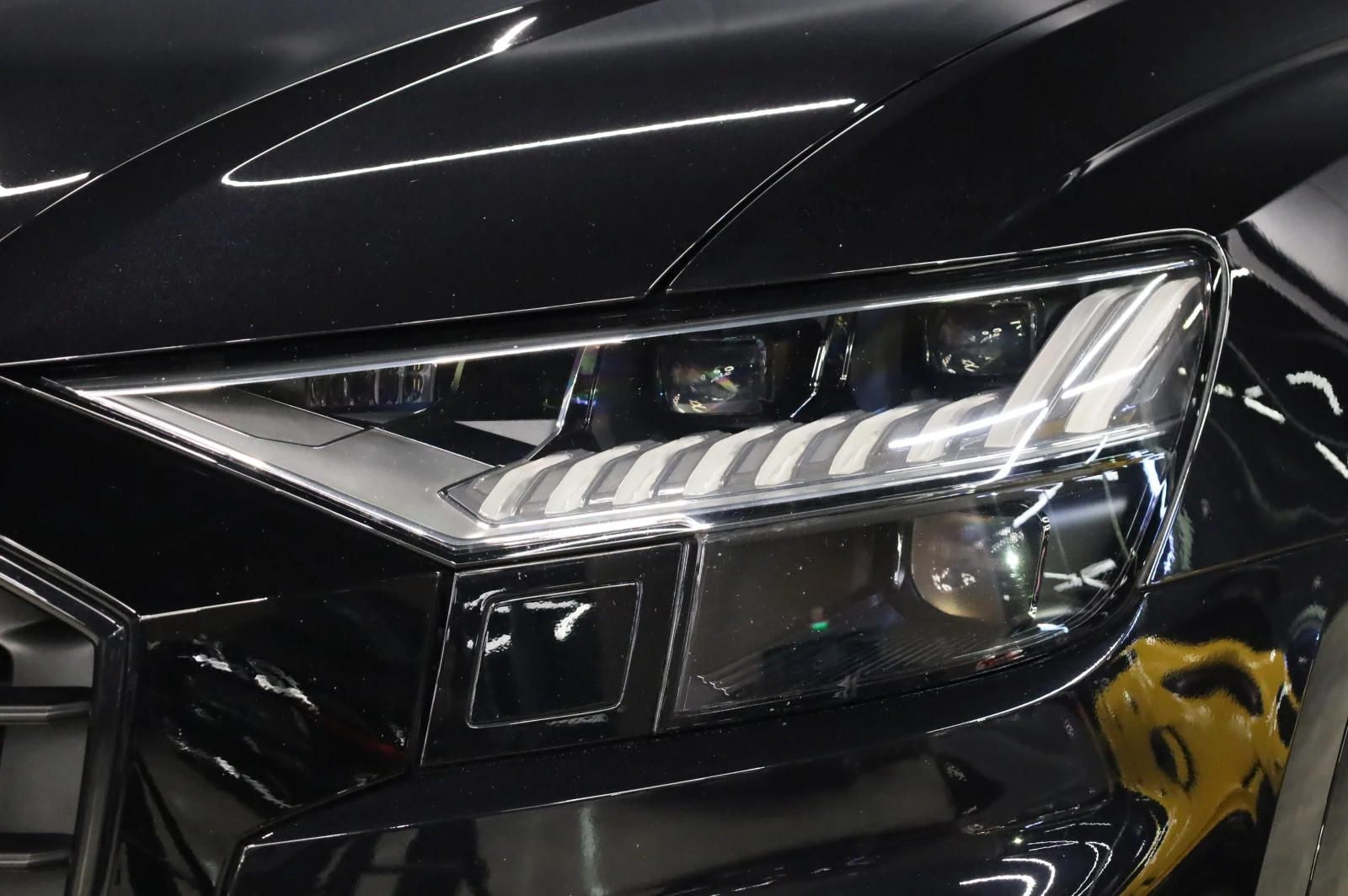 Audi Q8 3XS-LINE* RS* HD MATRIX LIGHTS* PANO* 360* , снимка 4 - Автомобили и джипове - 53054604