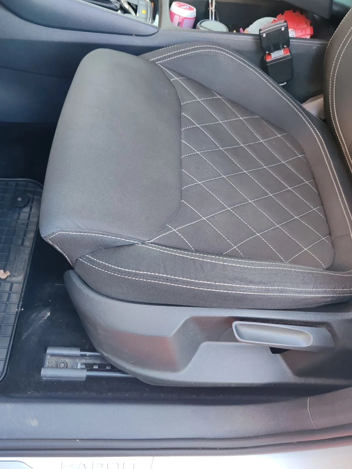 Skoda Karoq 2.0 TDi 4x4 sport line - изображение 4