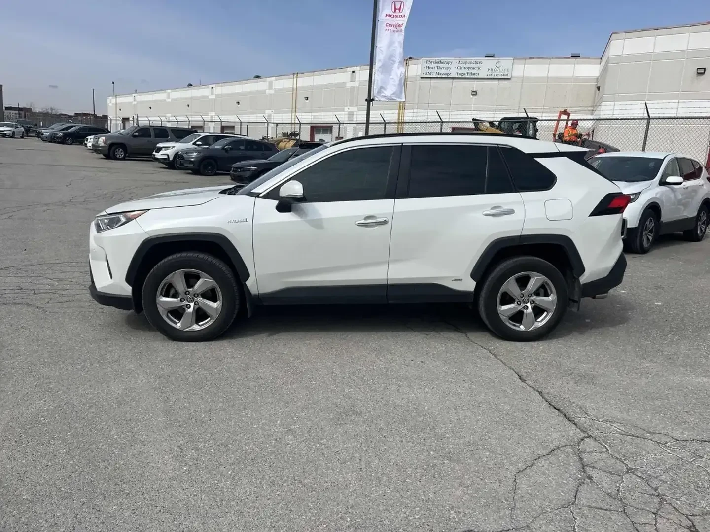 Toyota Rav4 HYBRID LIMITED AWD PANO ПОДГРЕВ ВОЛАН ОБДУХВАНЕ, снимка 3 - Автомобили и джипове - 54193721