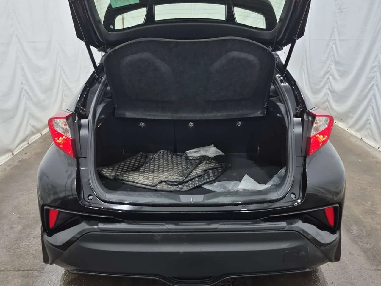 Toyota C-HR * LE * ГЛАВНО ПРЕДСТАВИТЕЛСТВО* , снимка 7 - Автомобили и джипове - 54553030