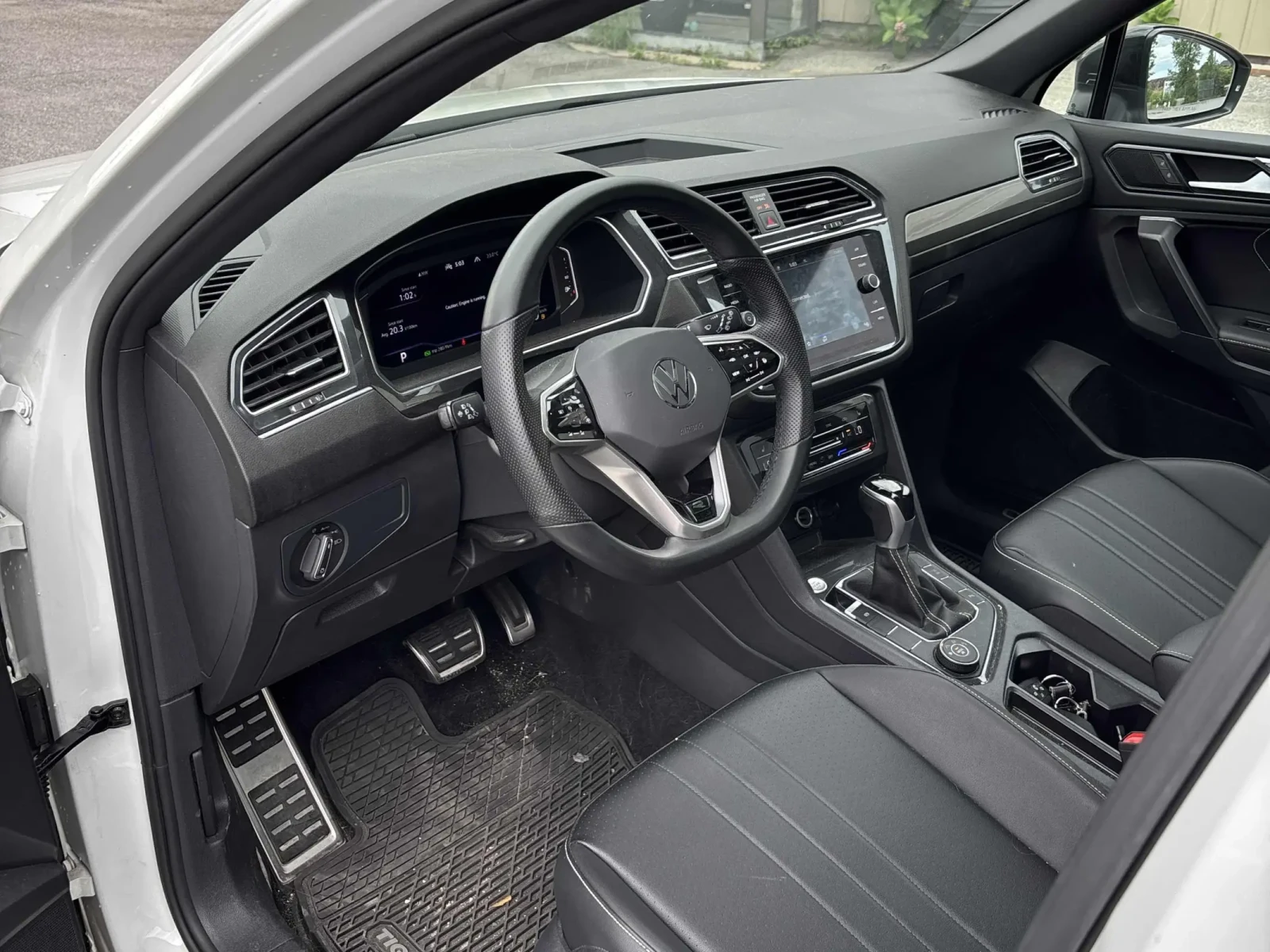VW Tiguan Comfortline R-Line Black Edition * CARFAX, снимка 8 - Автомобили и джипове - 55064831