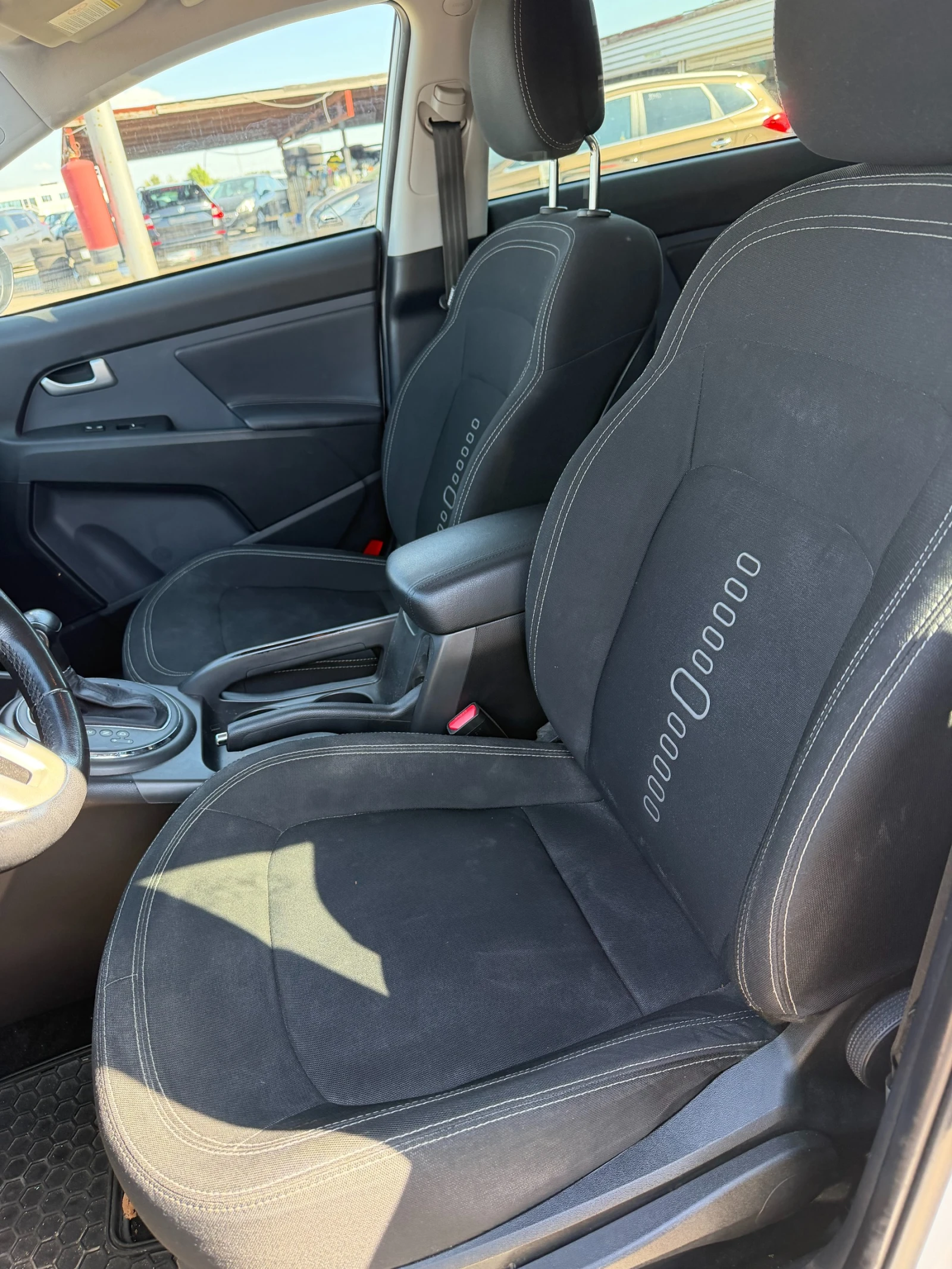 Kia Sportage 2.0CRDI 4WD AVTOMAT/NAVI EURO 5, снимка 12 - Автомобили и джипове - 56165442
