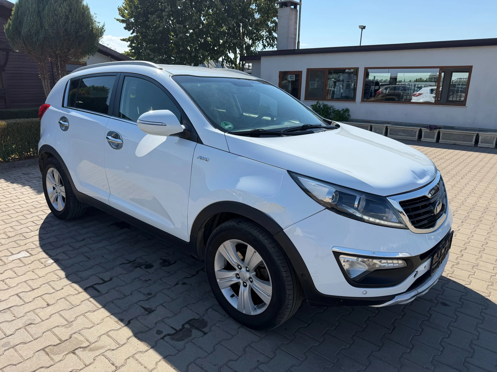 Kia Sportage 2.0CRDI 4WD AVTOMAT/NAVI EURO 5, снимка 4 - Автомобили и джипове - 56165442