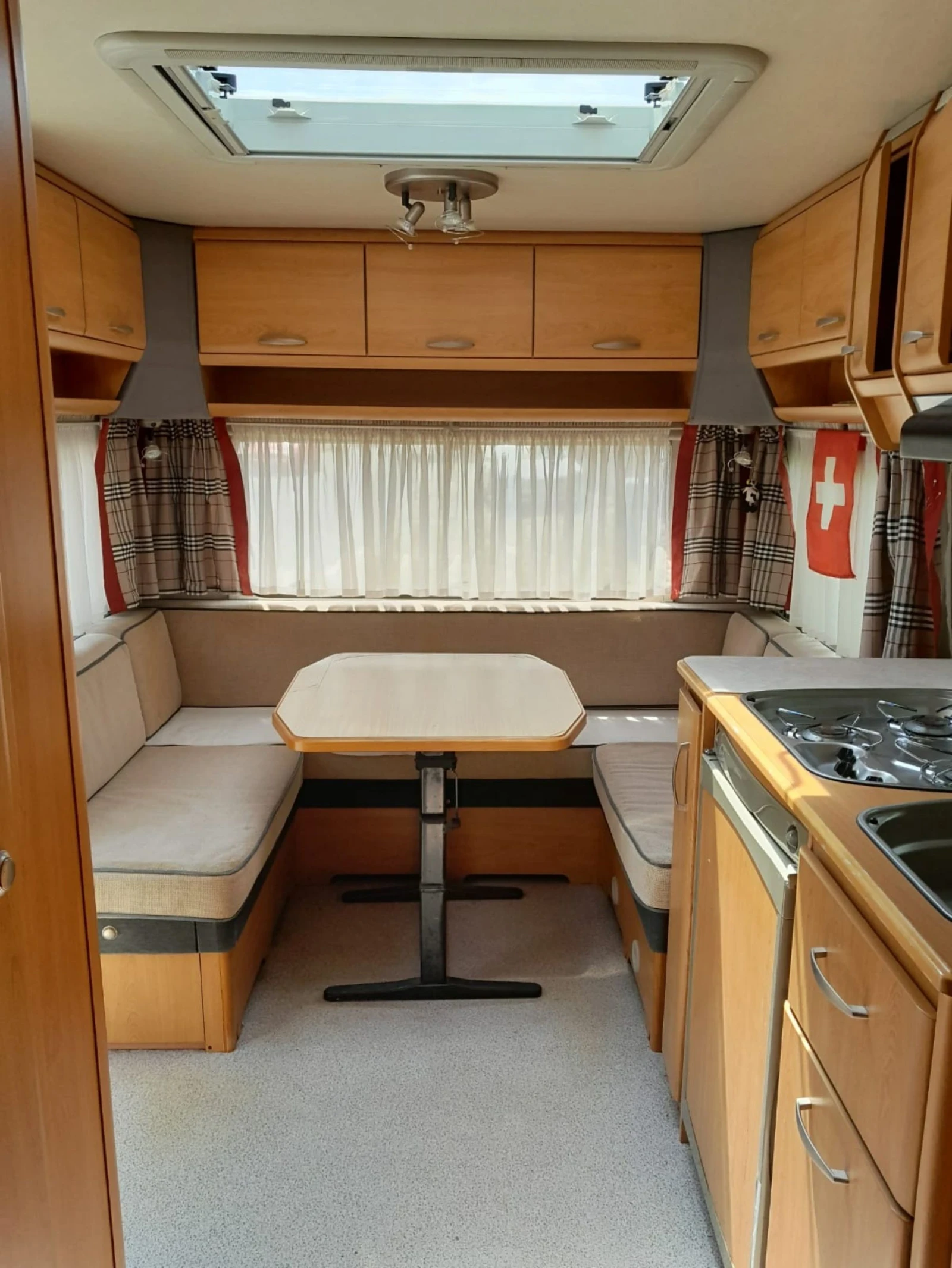 Каравана Knaus Sudwind 550 - изображение 5