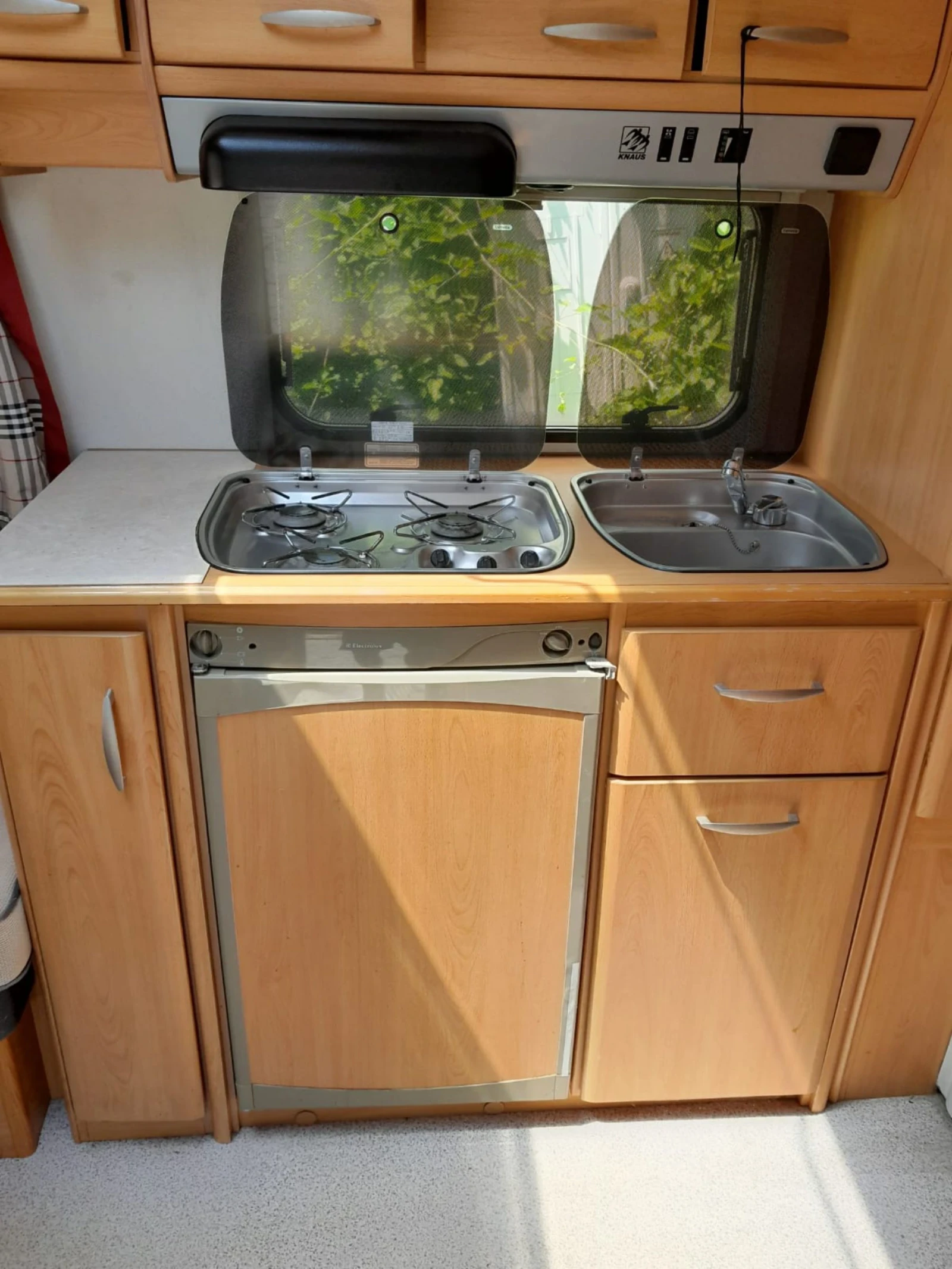 Каравана Knaus Sudwind 550 - изображение 4