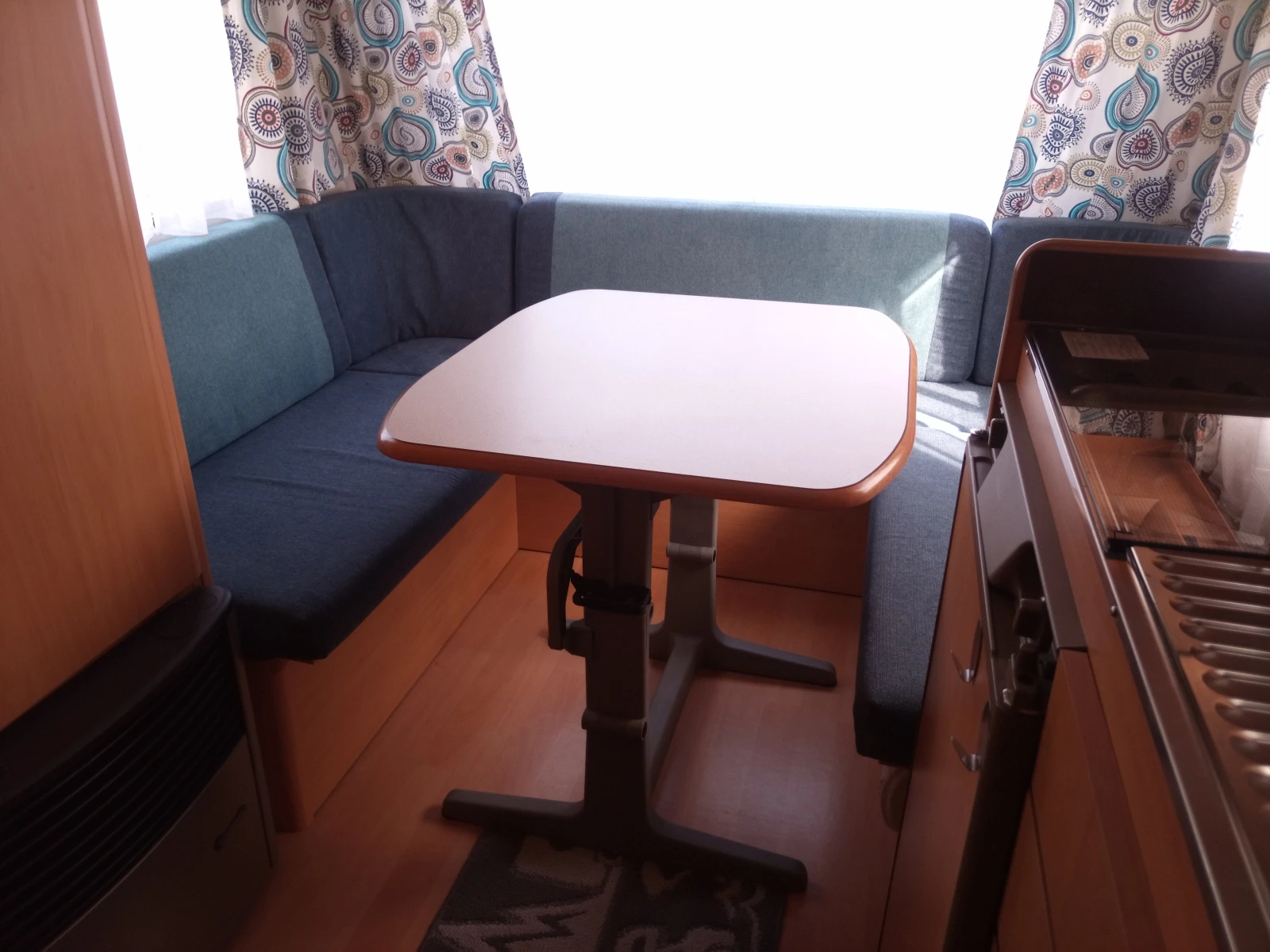 Каравана Beyerland 390LX, снимка 10 - Каравани и кемпери - 55513999