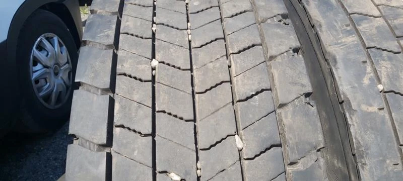 Гуми Летни 315/80R22.5, снимка 4 - Гуми и джанти - 33369034