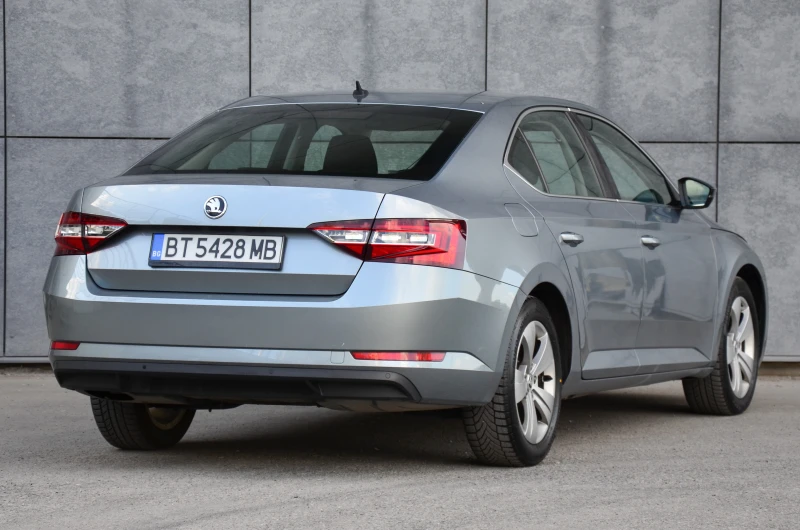 Skoda Superb 2.0 TDI, снимка 4 - Автомобили и джипове - 50083623