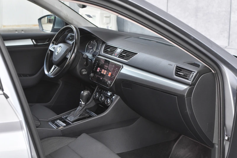 Skoda Superb 2.0 TDI, снимка 8 - Автомобили и джипове - 50083623