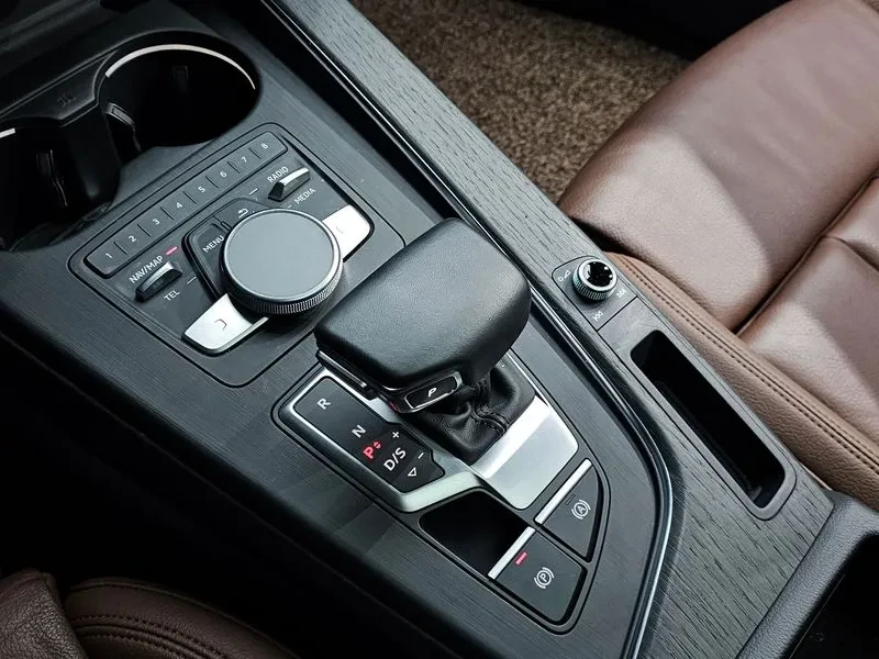 Audi A4 2.0 TDI, снимка 9 - Автомобили и джипове - 53894710