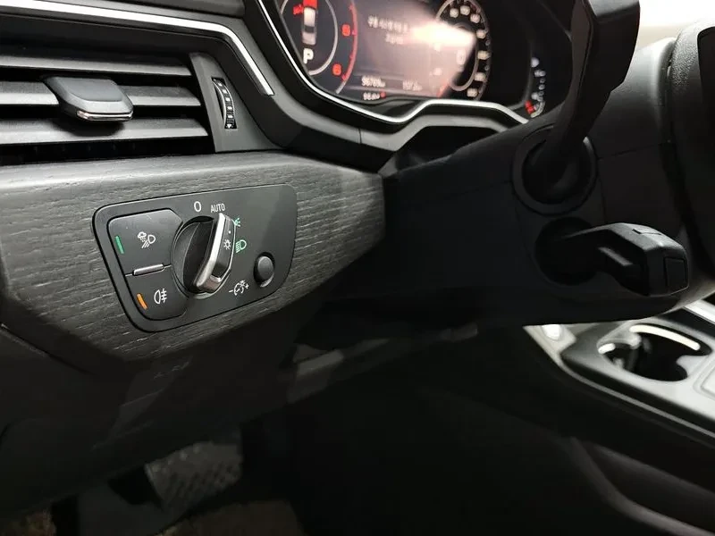 Audi A4 2.0 TDI, снимка 13 - Автомобили и джипове - 53894710