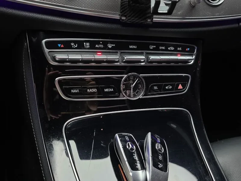 Mercedes-Benz E 300 Avantgarde, снимка 17 - Автомобили и джипове - 56018529