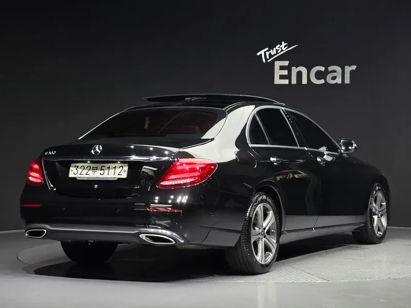 Mercedes-Benz E 300 Avantgarde, снимка 2 - Автомобили и джипове - 56018529