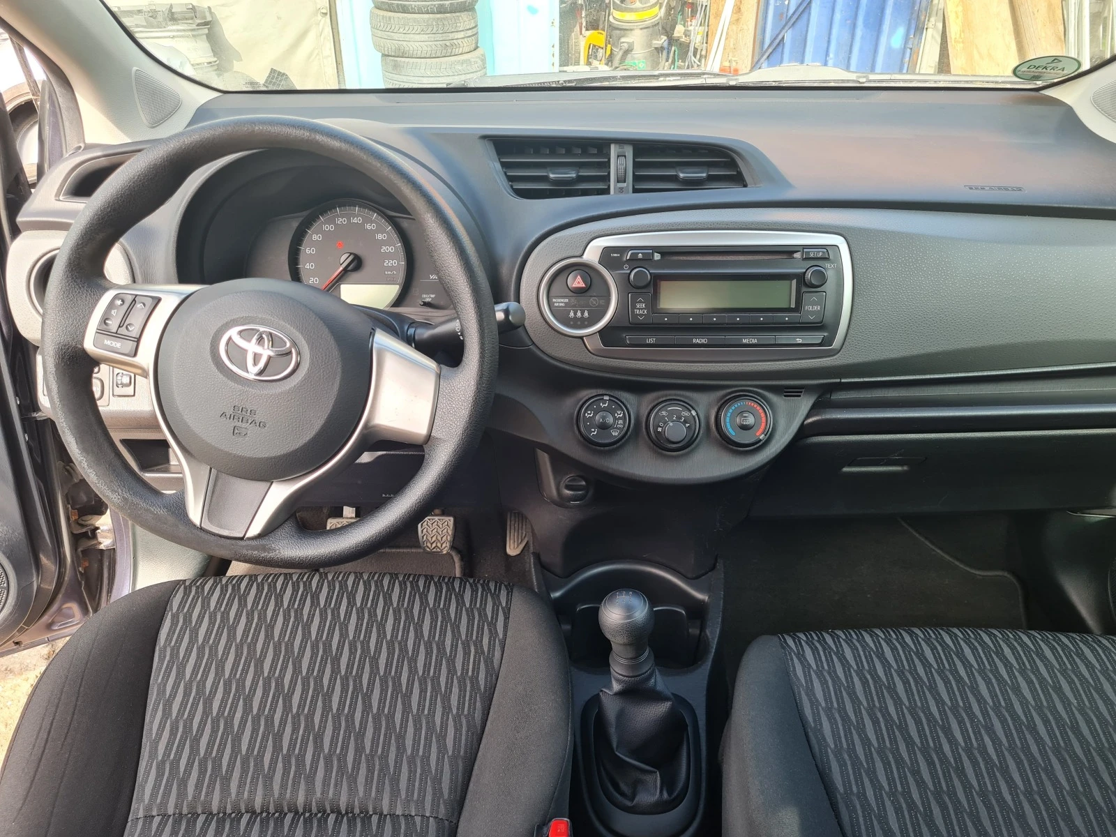 Toyota Yaris 1.0iVVT-I EVRO 5 - изображение 9