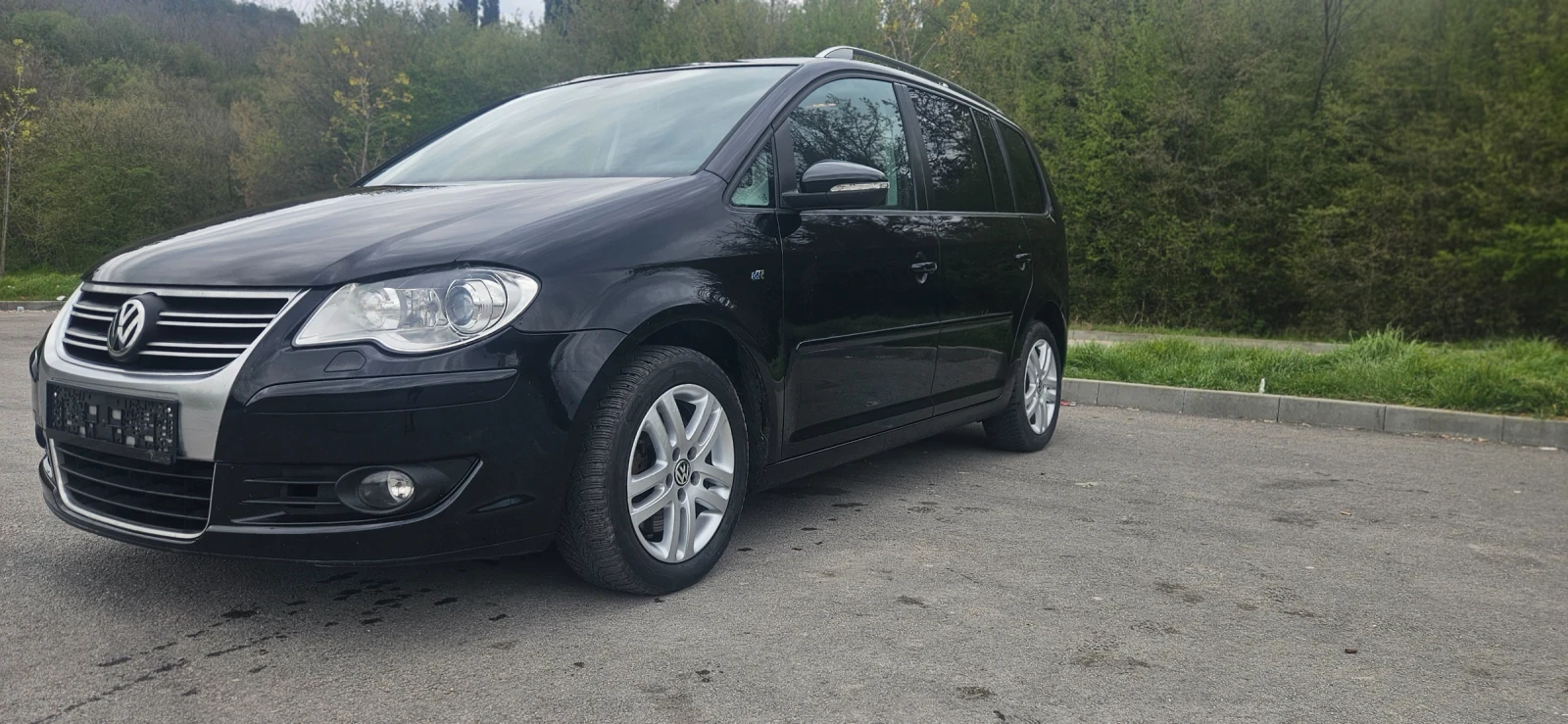 VW Touran 2.0 TDI R-Line - изображение 2