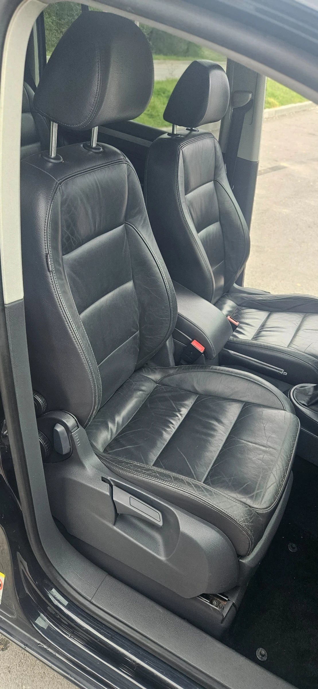 VW Touran 2.0 TDI R-Line - изображение 9