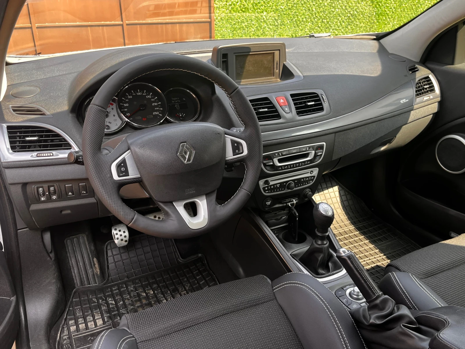 Renault Megane Купе 1, 5 dci 110к.с, снимка 7 - Автомобили и джипове - 53871639