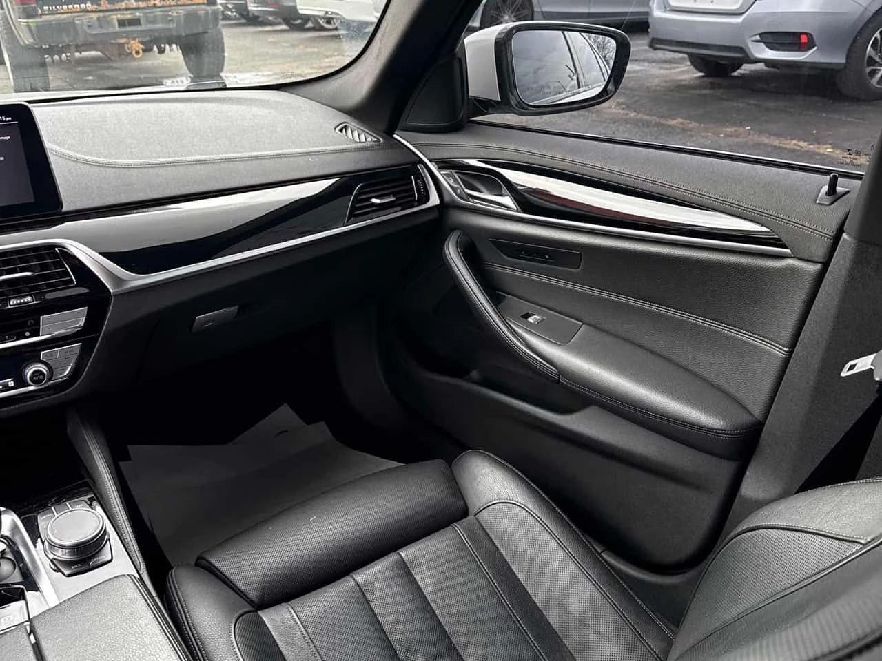 BMW 530 XDRIVE * ПОДГРЕВИ* ОБДУХВАНЕ* ПАНОРАМА* HEAD UP* , снимка 17 - Автомобили и джипове - 54503511