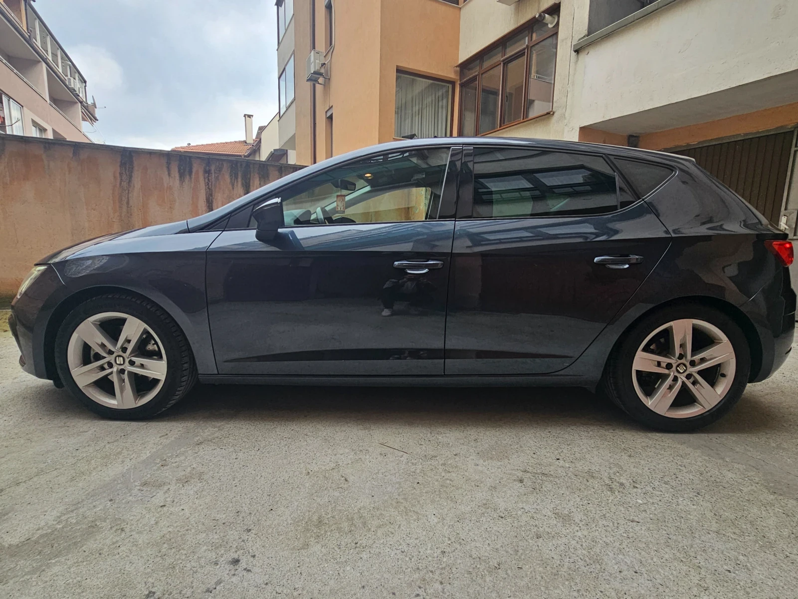 Seat Leon FR 2.0 TSI, снимка 2 - Автомобили и джипове - 54783981