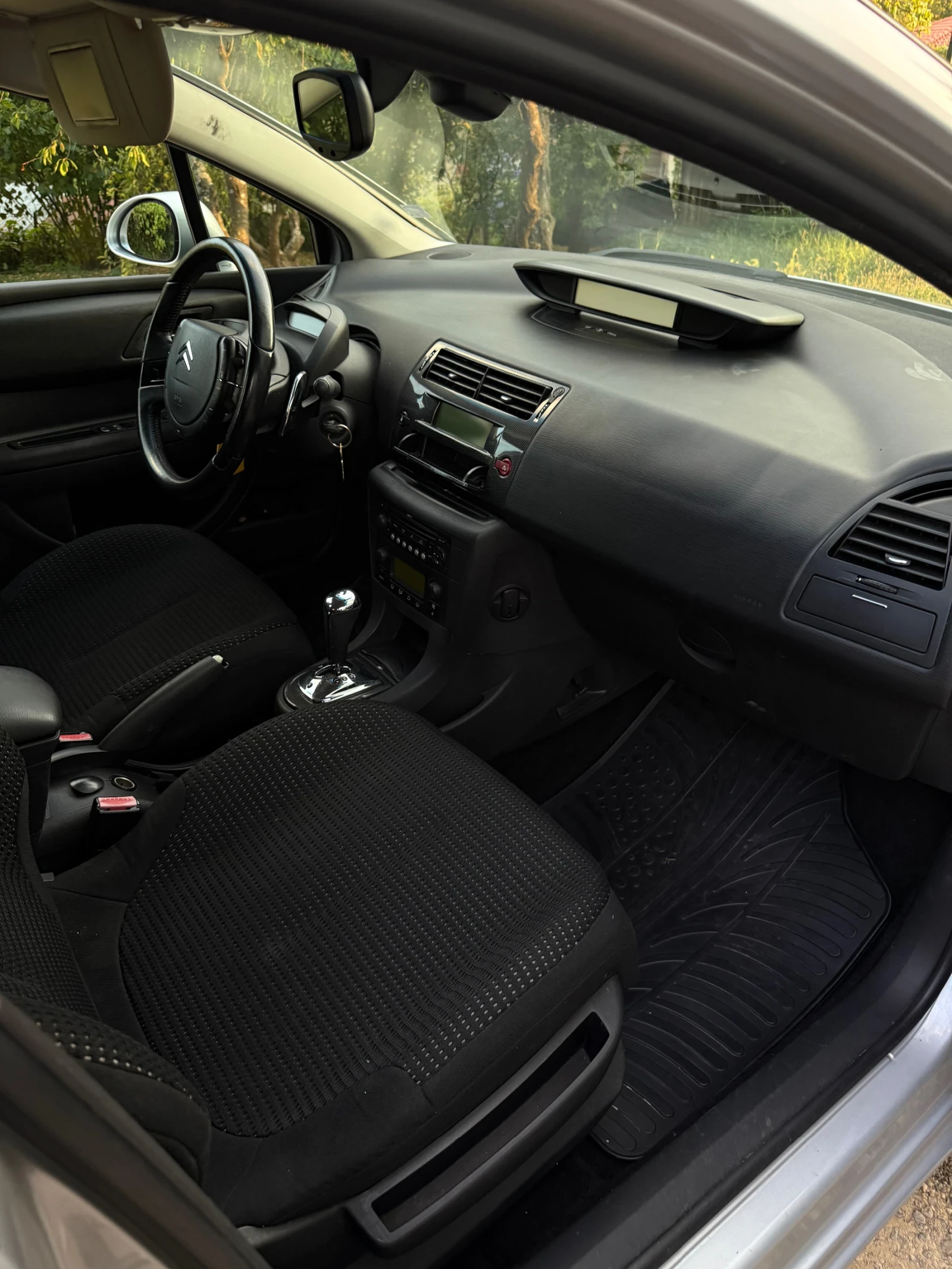 Citroen C4 1.6HDI Автоматик, снимка 8 - Автомобили и джипове - 55905524