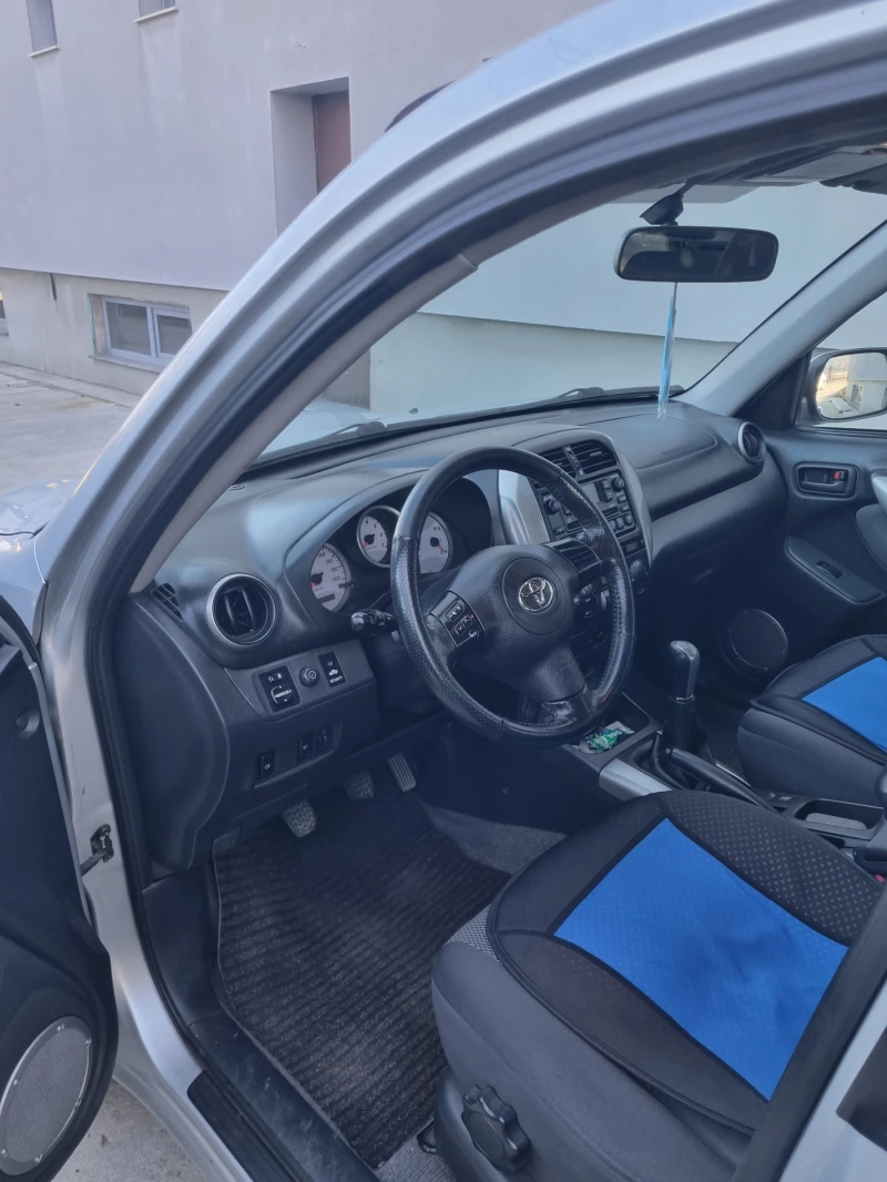 Toyota Rav4, снимка 8 - Автомобили и джипове - 48975636