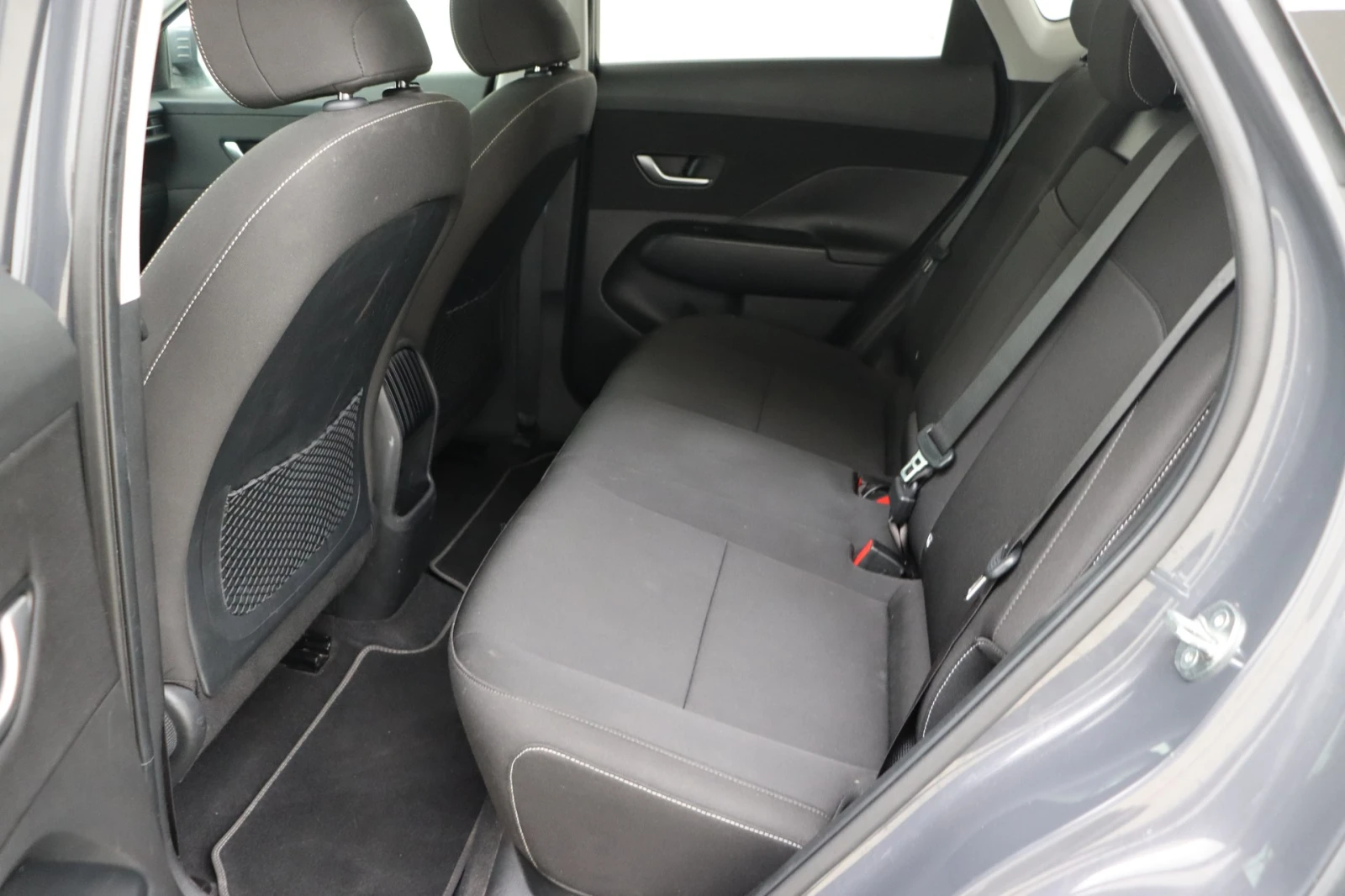 Hyundai Kona 48 kWh, снимка 14 - Автомобили и джипове - 54412560