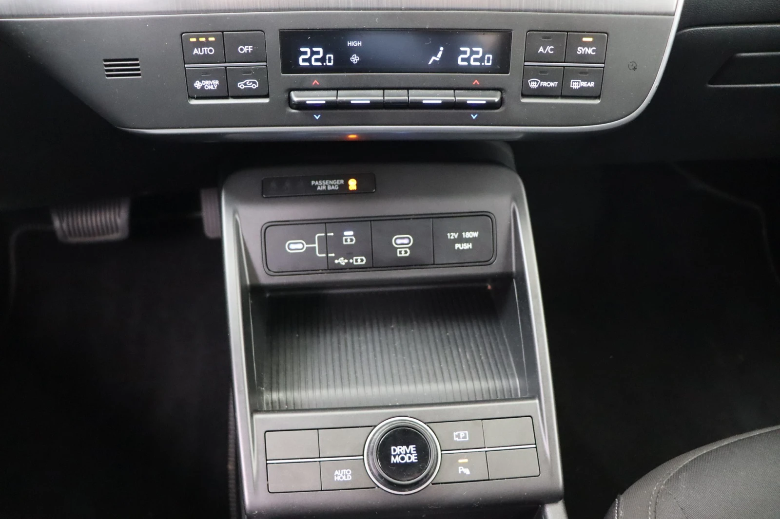 Hyundai Kona 48 kWh, снимка 13 - Автомобили и джипове - 54412560