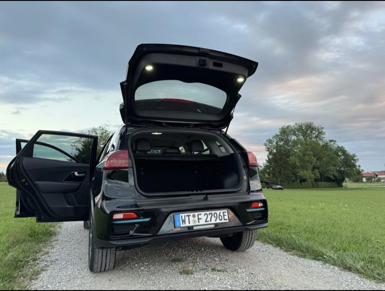 Kia Niro 64kWh Spirit FULL термопомпа, снимка 10 - Автомобили и джипове - 56606516