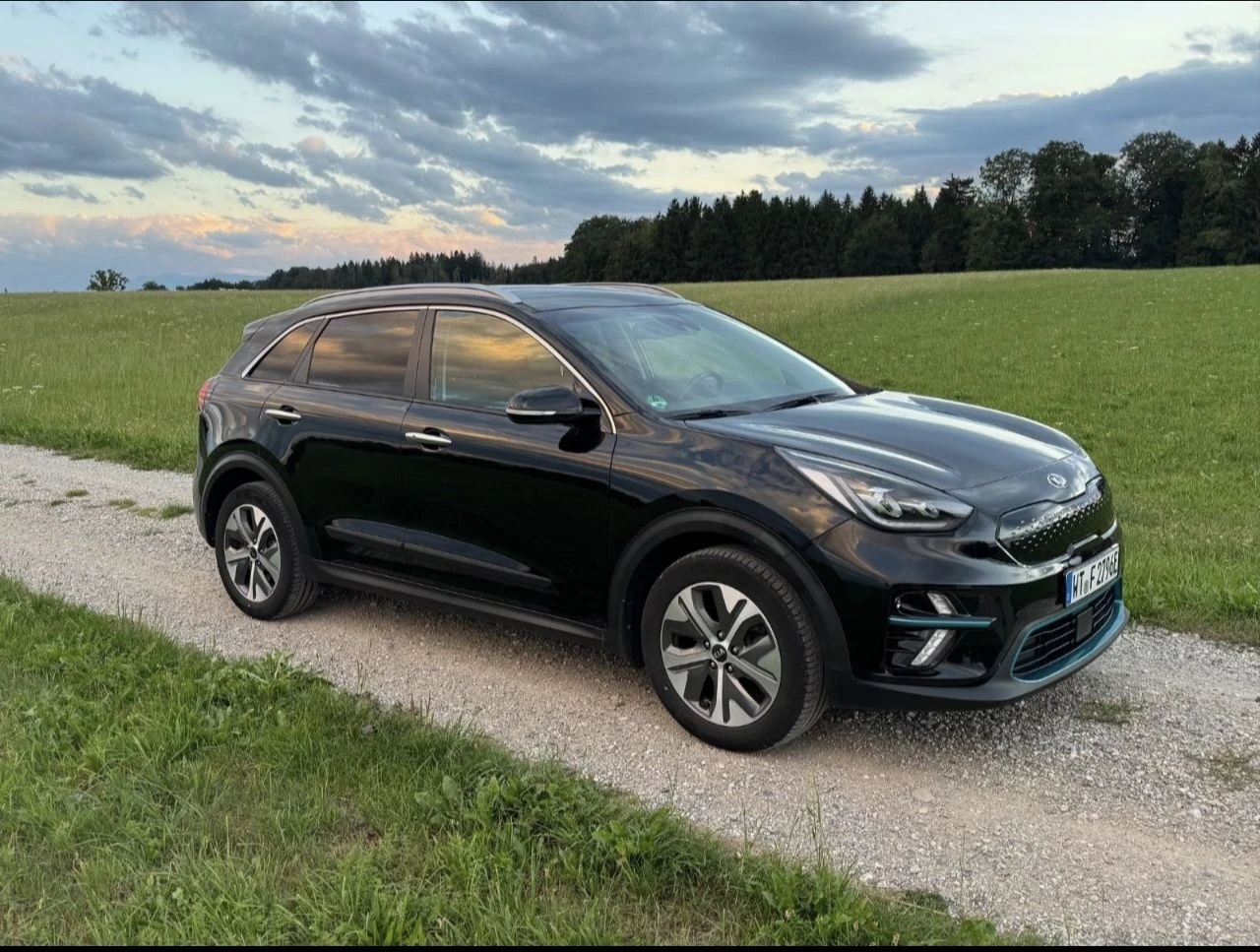 Kia Niro 64kWh Spirit FULL термопомпа, снимка 2 - Автомобили и джипове - 56606516