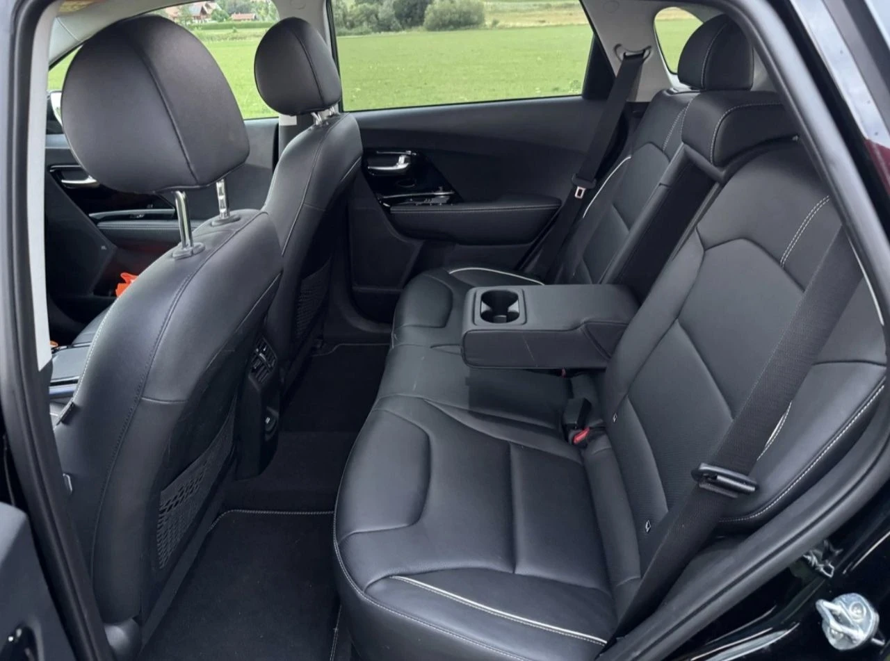 Kia Niro 64kWh Spirit FULL термопомпа, снимка 7 - Автомобили и джипове - 56606516