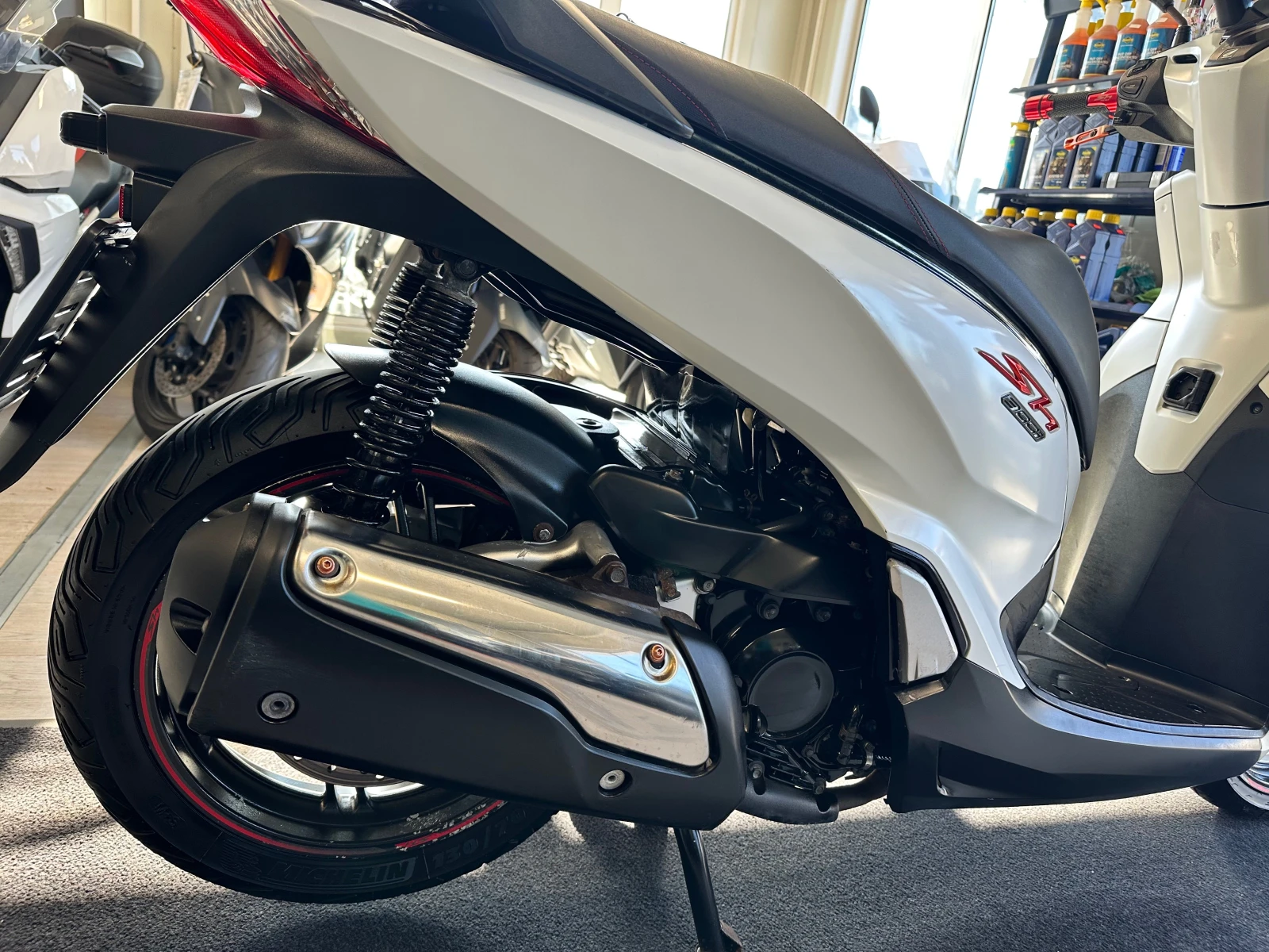 Honda Sh 300i Sport ABS/LED 02.2018г., снимка 13 - Мотоциклети и мототехника - 56294667