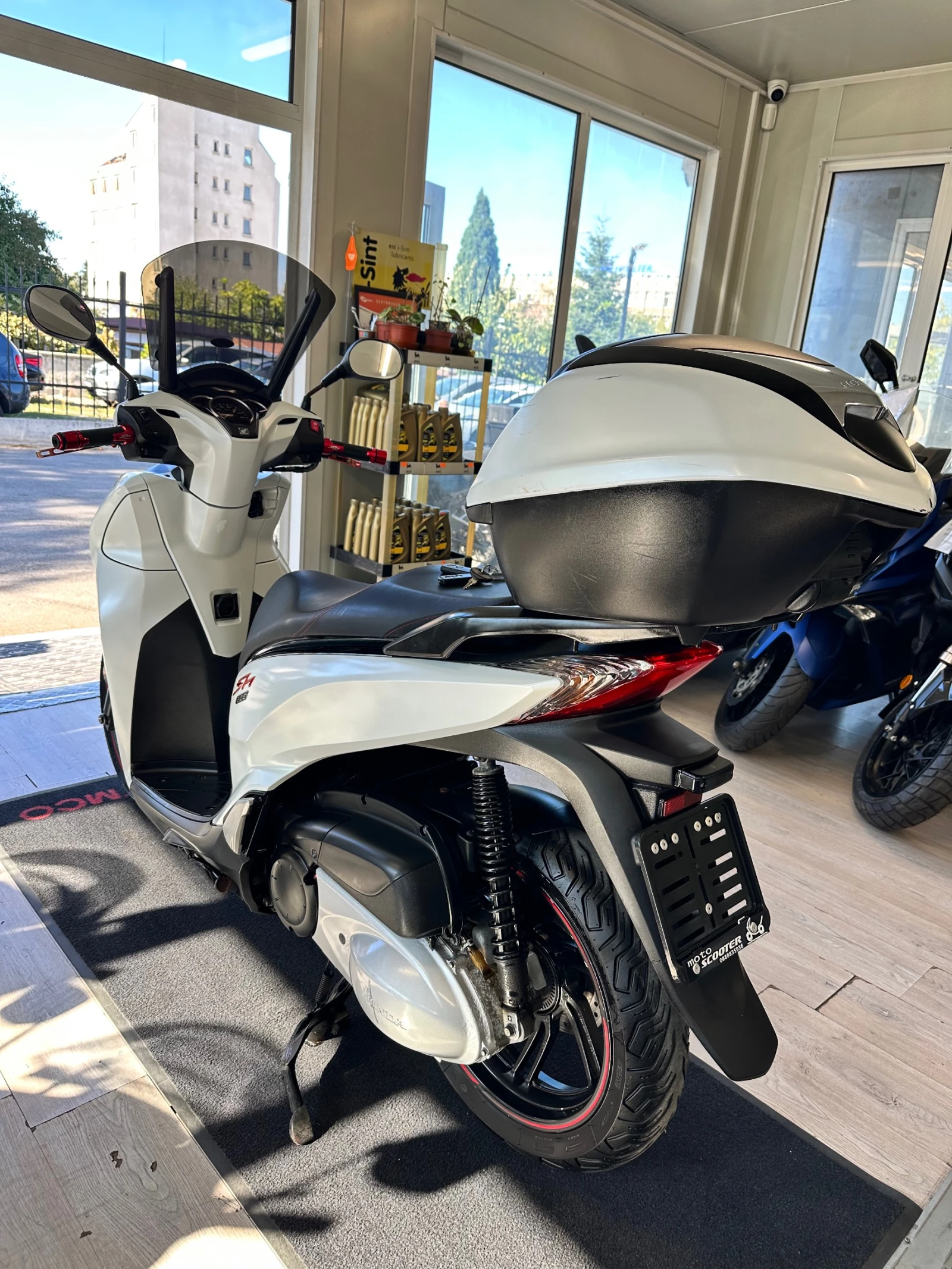 Honda Sh 300i Sport ABS/LED 02.2018г., снимка 10 - Мотоциклети и мототехника - 56294667