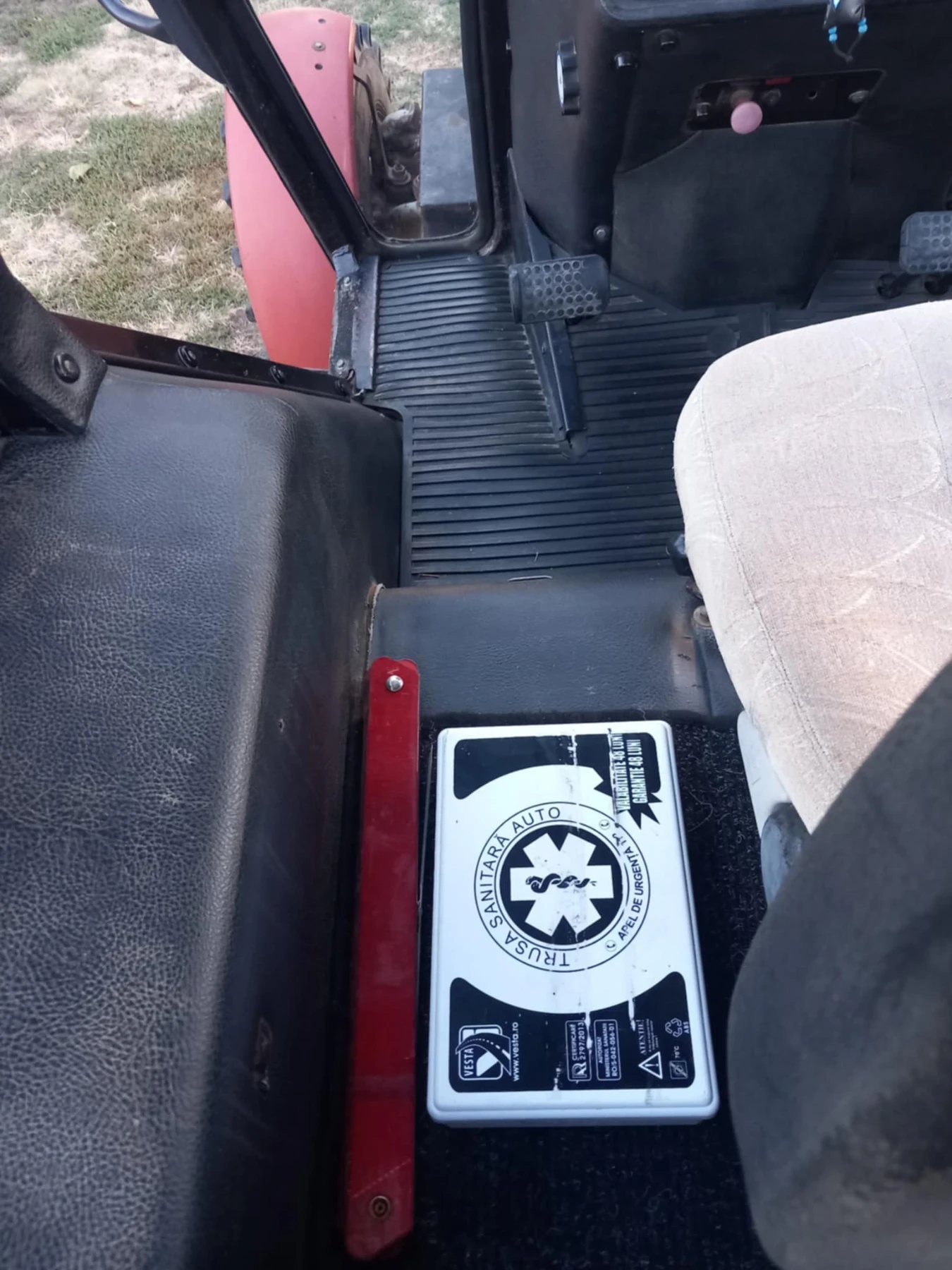 Трактор Беларус 1025, снимка 9 - Селскостопанска техника - 54300876