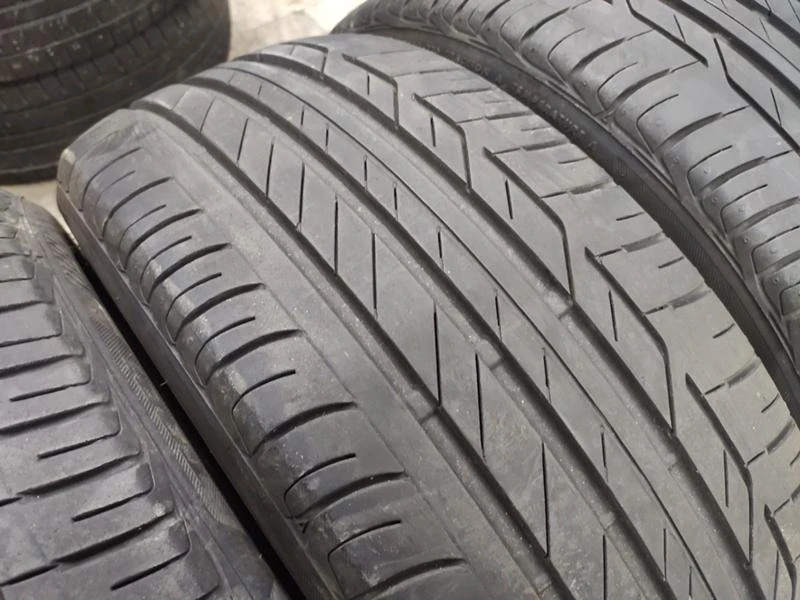 Гуми Летни 225/45R19, снимка 2 - Гуми и джанти - 33183930