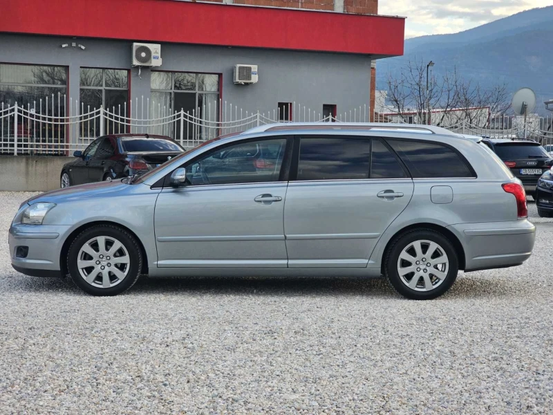 Toyota Avensis 1.8/FACELIFT/KLIMATRONIK, снимка 3 - Автомобили и джипове - 48657978