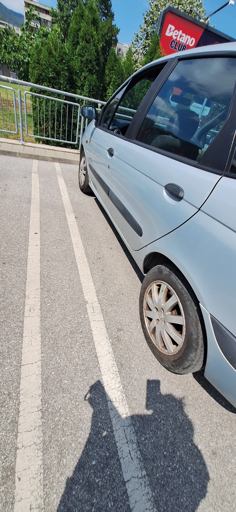 Renault Scenic 1.6 16V, снимка 5 - Автомобили и джипове - 52841266