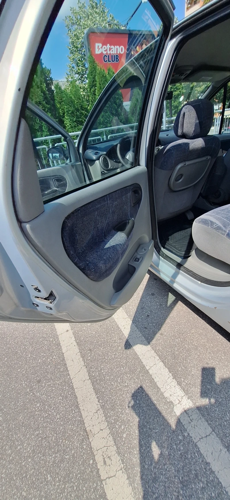 Renault Scenic 1.6 16V, снимка 7 - Автомобили и джипове - 52841266