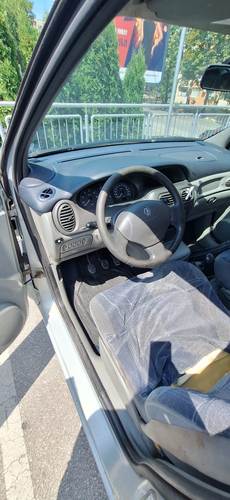 Renault Scenic 1.6 16V, снимка 9 - Автомобили и джипове - 52841266