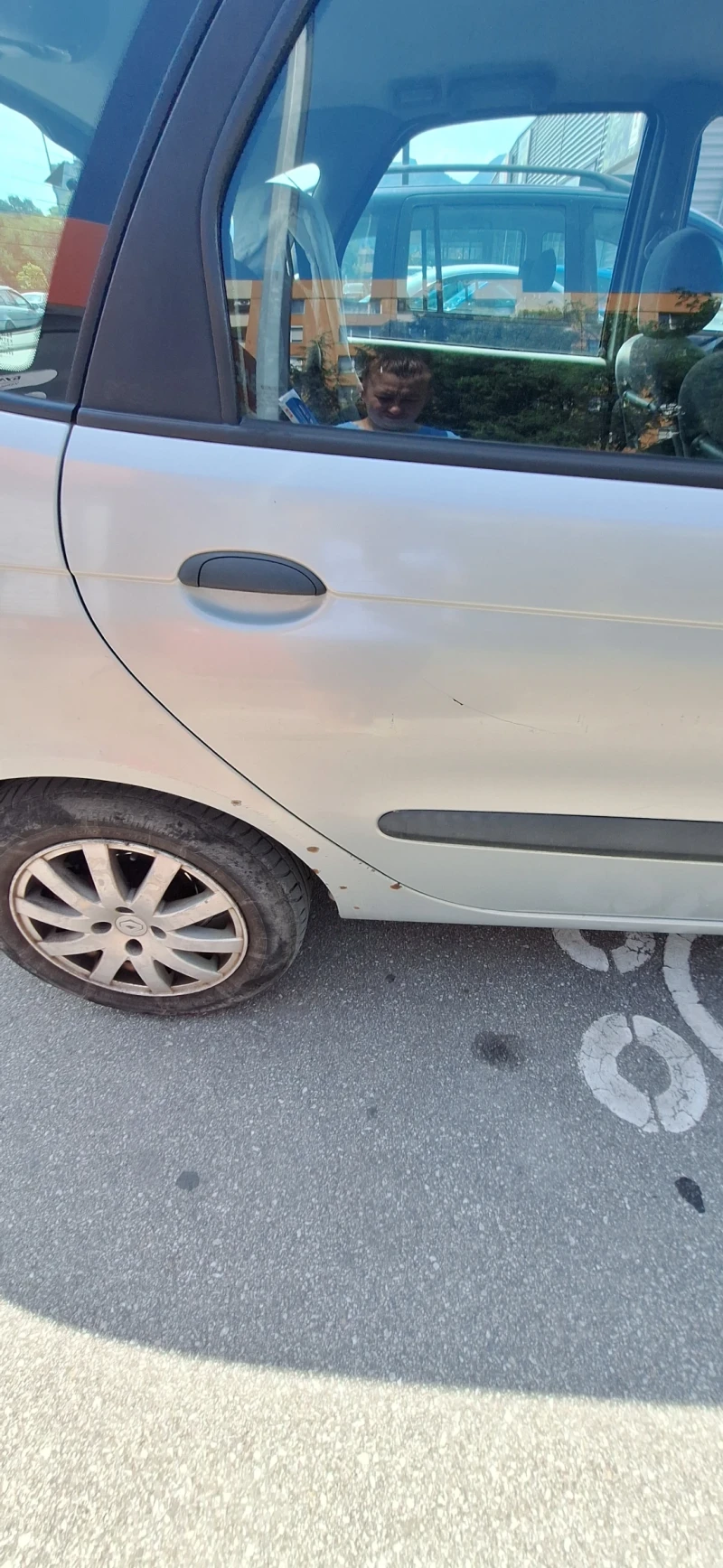 Renault Scenic 1.6 16V, снимка 4 - Автомобили и джипове - 52841266