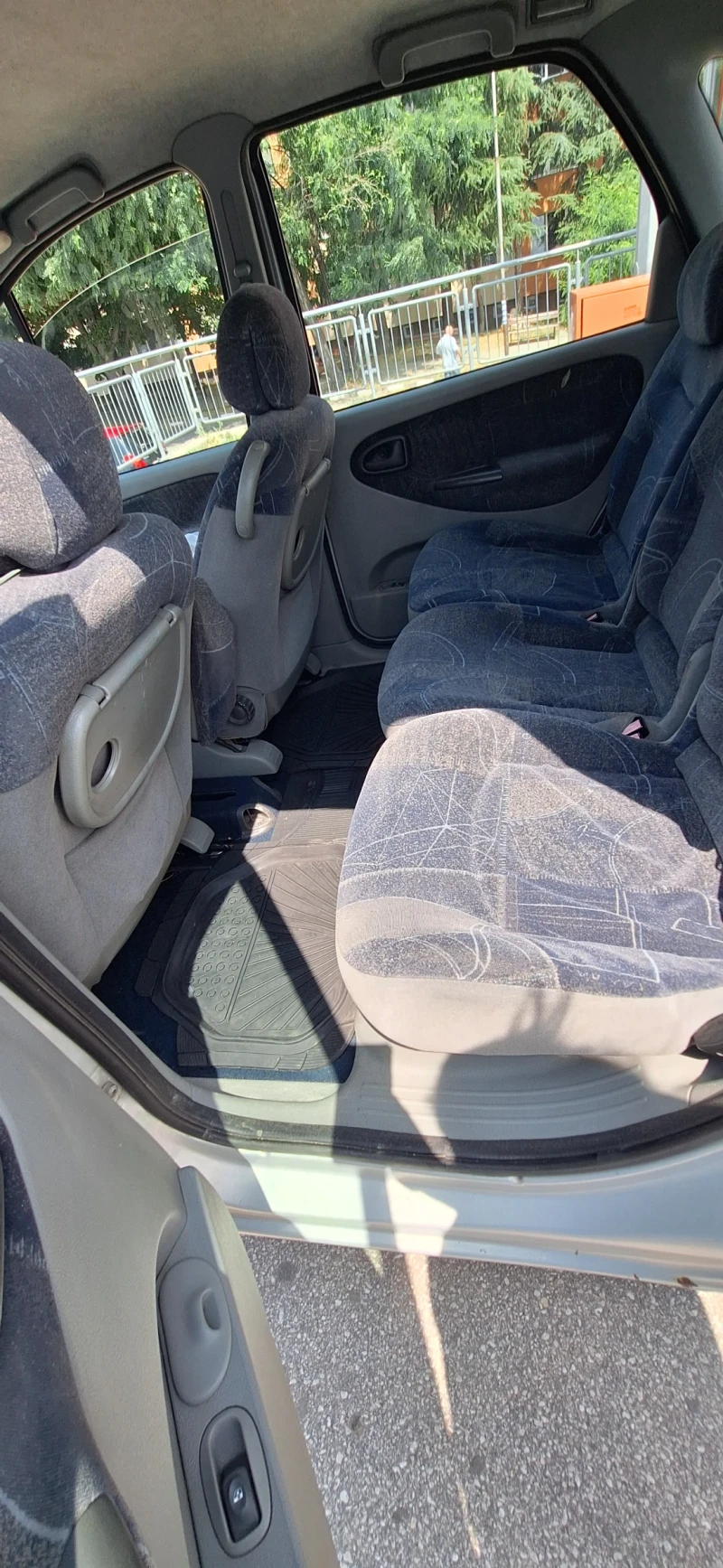 Renault Scenic 1.6 16V, снимка 8 - Автомобили и джипове - 52841266